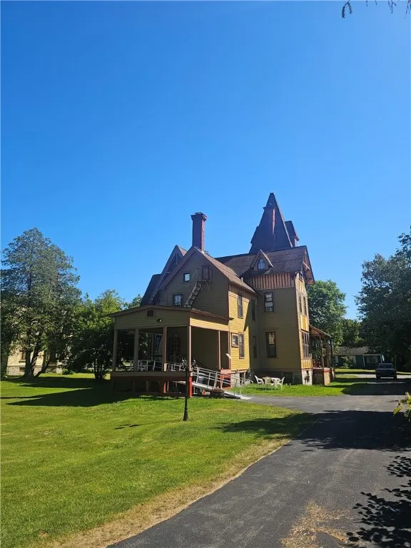 Paved driveway, back view