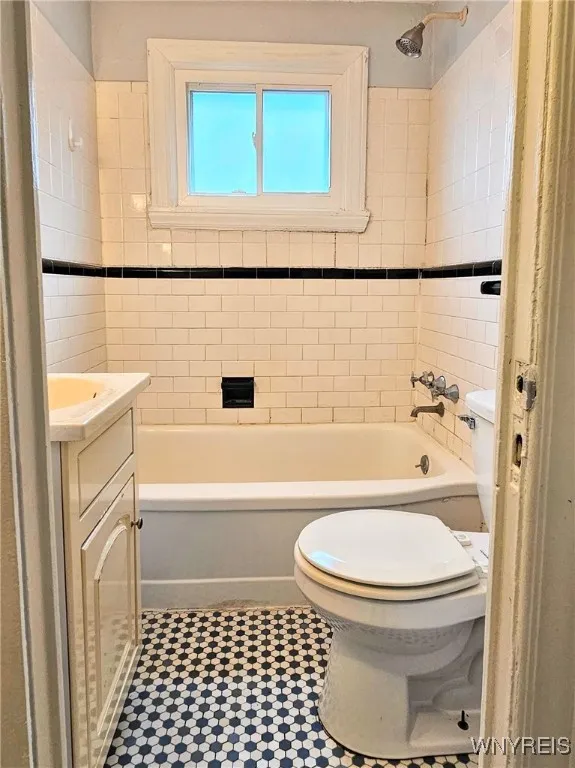 657 Englewood Avenue 8, Tonawanda, New York 14223, Tonawanda, New York 14223, 2 Bedrooms Bedrooms, 5 Rooms Rooms,1 BathroomBathrooms,Residential Lease,For Rent,657 Englewood Avenue 8, Tonawanda, New York 14223,B1632676