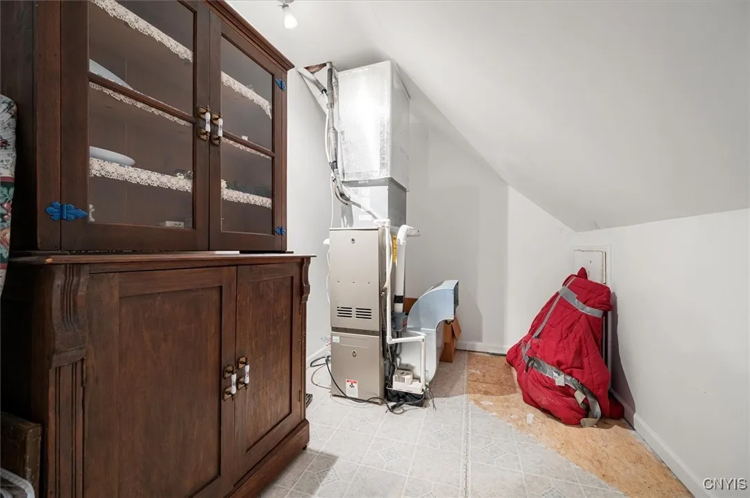 Walk-in closet/utility