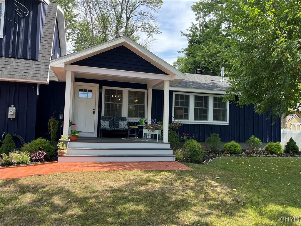 209 East Main Street, Hounsfield, New York 13685, Hounsfield, New York 13685, 4 Bedrooms Bedrooms, 10 Rooms Rooms,3 BathroomsBathrooms,Residential,For Sale,209 East Main Street, Hounsfield, New York 13685,S1632986