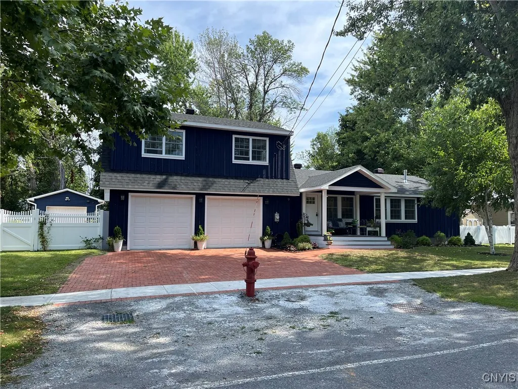 209 East Main Street, Hounsfield, New York 13685, Hounsfield, New York 13685, 4 Bedrooms Bedrooms, 10 Rooms Rooms,3 BathroomsBathrooms,Residential,For Sale,209 East Main Street, Hounsfield, New York 13685,S1632986