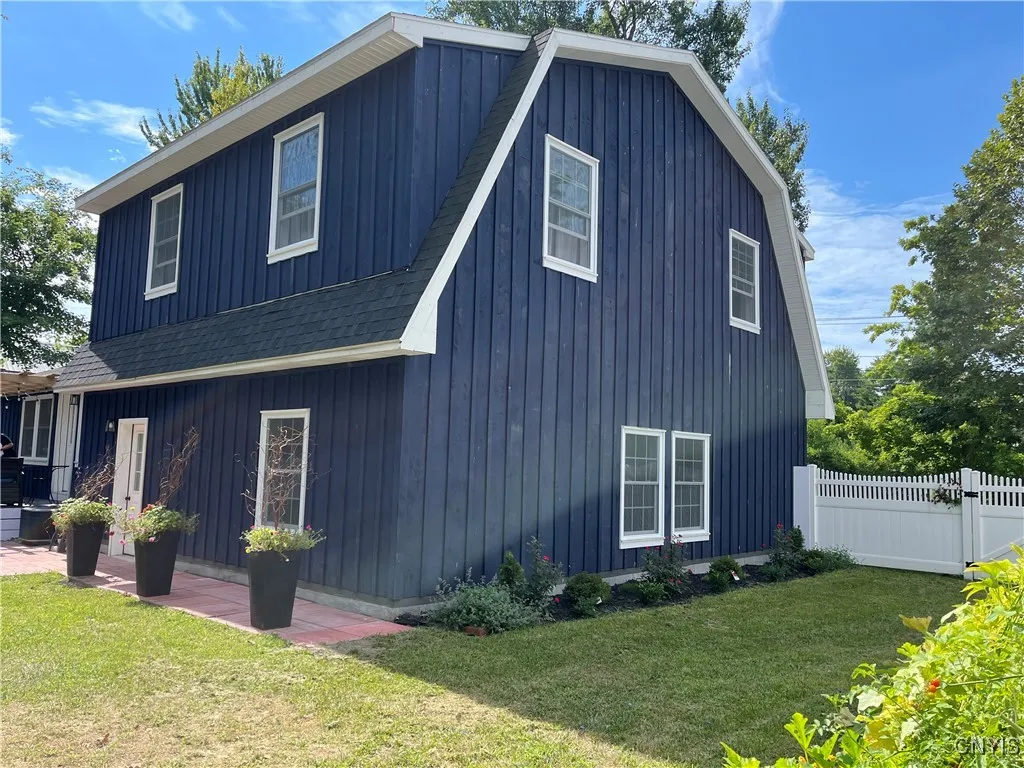 209 East Main Street, Hounsfield, New York 13685, Hounsfield, New York 13685, 4 Bedrooms Bedrooms, 10 Rooms Rooms,3 BathroomsBathrooms,Residential,For Sale,209 East Main Street, Hounsfield, New York 13685,S1632986