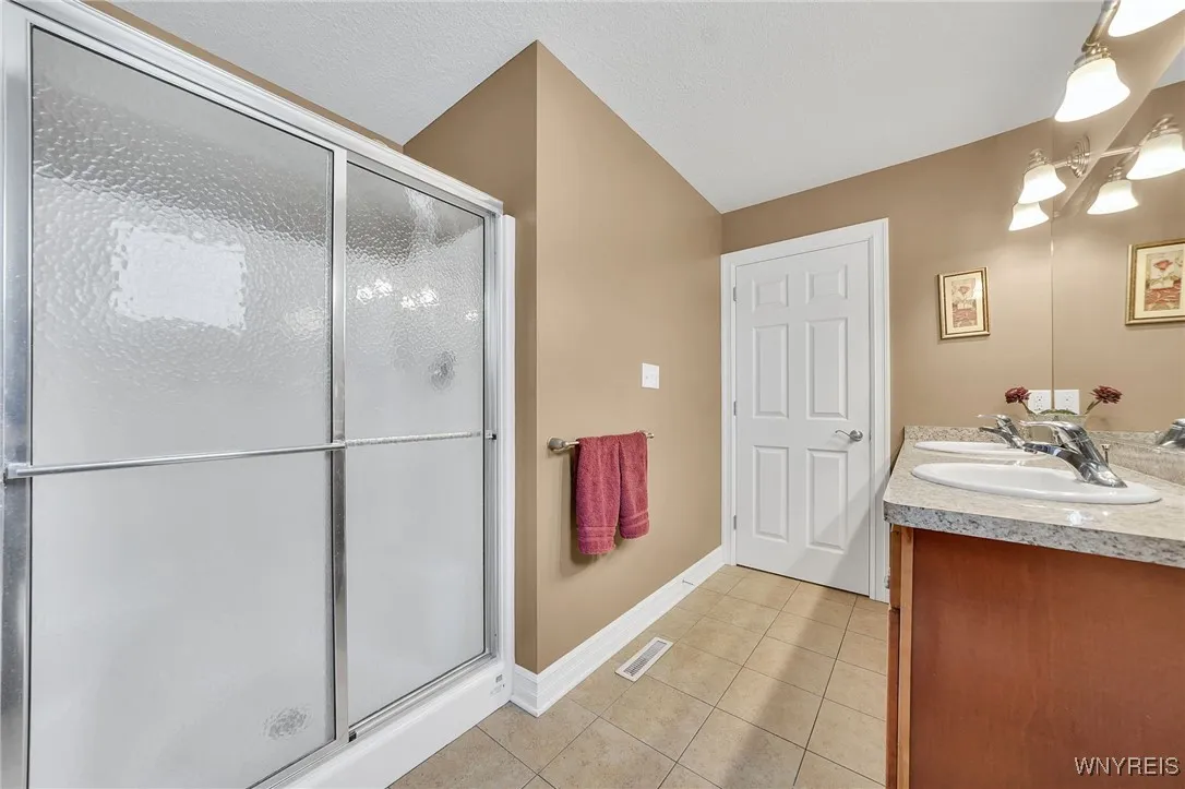 39 Conner Drive, West Seneca, New York 14224, West Seneca, New York 14224, 3 Bedrooms Bedrooms, 8 Rooms Rooms,2 BathroomsBathrooms,Residential,For Sale,39 Conner Drive, West Seneca, New York 14224,B1632971