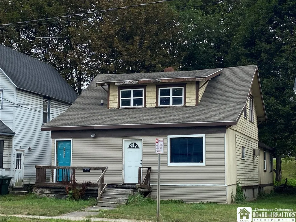 1059 E 2ND ST