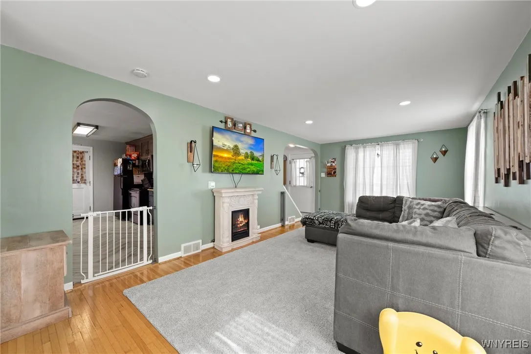 560 Fletcher Street, Tonawanda, New York 14150, Tonawanda, New York 14150, 2 Bedrooms Bedrooms, 6 Rooms Rooms,1 BathroomBathrooms,Residential,For Sale,560 Fletcher Street, Tonawanda, New York 14150,B1632996