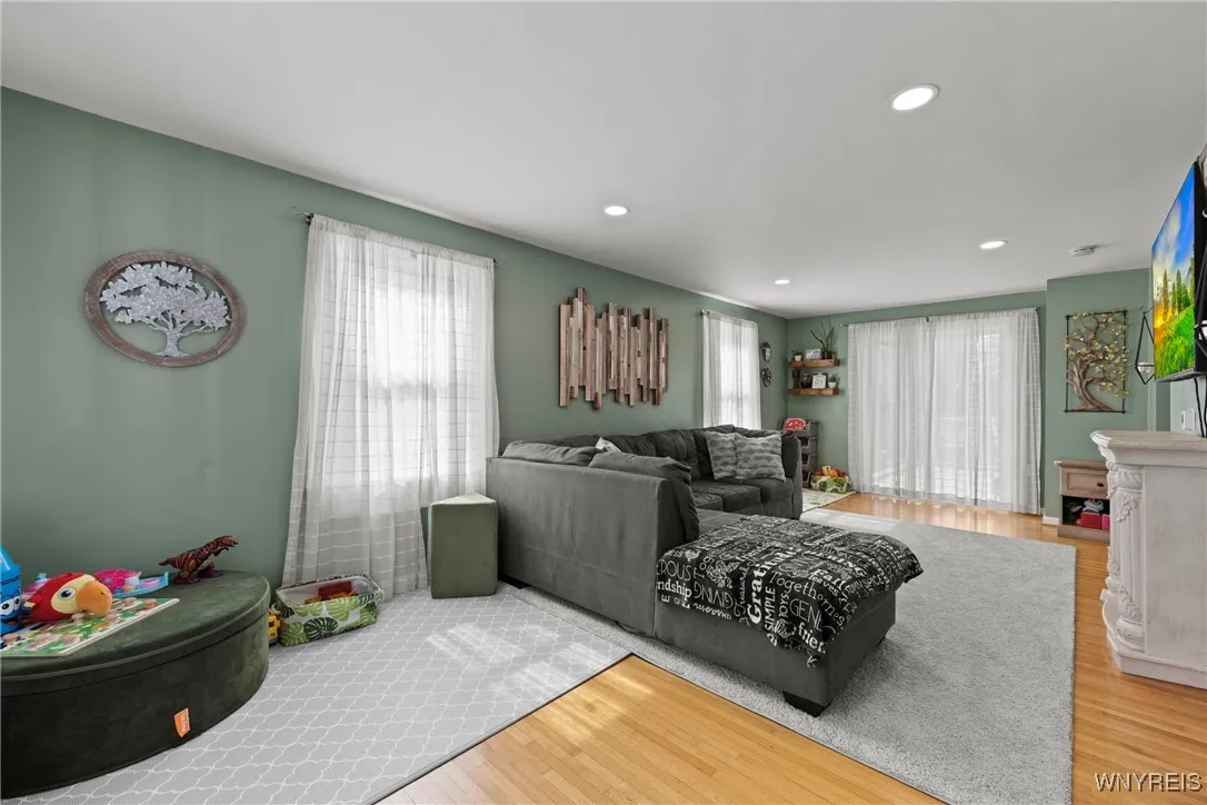 560 Fletcher Street, Tonawanda, New York 14150, Tonawanda, New York 14150, 2 Bedrooms Bedrooms, 6 Rooms Rooms,1 BathroomBathrooms,Residential,For Sale,560 Fletcher Street, Tonawanda, New York 14150,B1632996