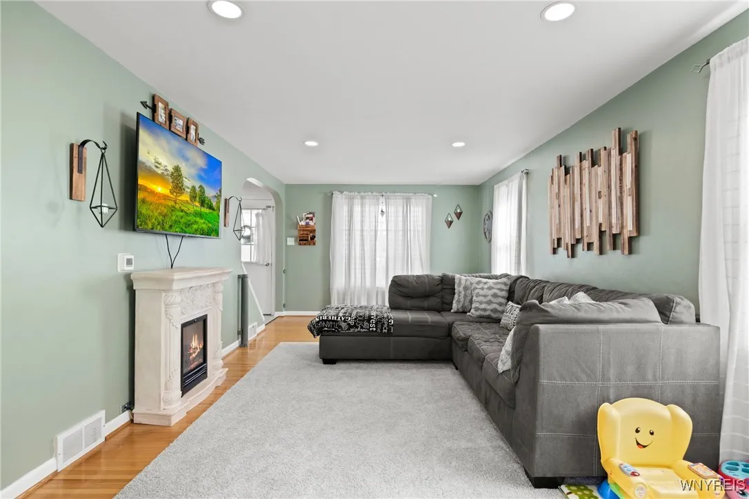 560 Fletcher Street, Tonawanda, New York 14150, Tonawanda, New York 14150, 2 Bedrooms Bedrooms, 6 Rooms Rooms,1 BathroomBathrooms,Residential,For Sale,560 Fletcher Street, Tonawanda, New York 14150,B1632996