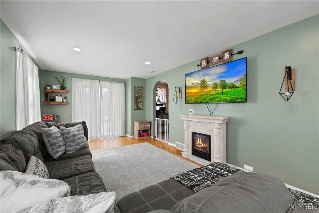 560 Fletcher Street, Tonawanda, New York 14150, Tonawanda, New York 14150, 2 Bedrooms Bedrooms, 6 Rooms Rooms,1 BathroomBathrooms,Residential,For Sale,560 Fletcher Street, Tonawanda, New York 14150,B1632996