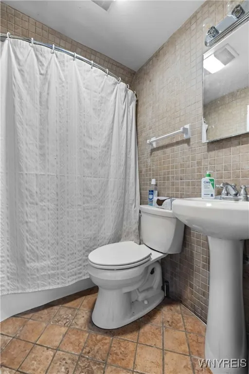Unit 4 bathroom wall to ceiling tile