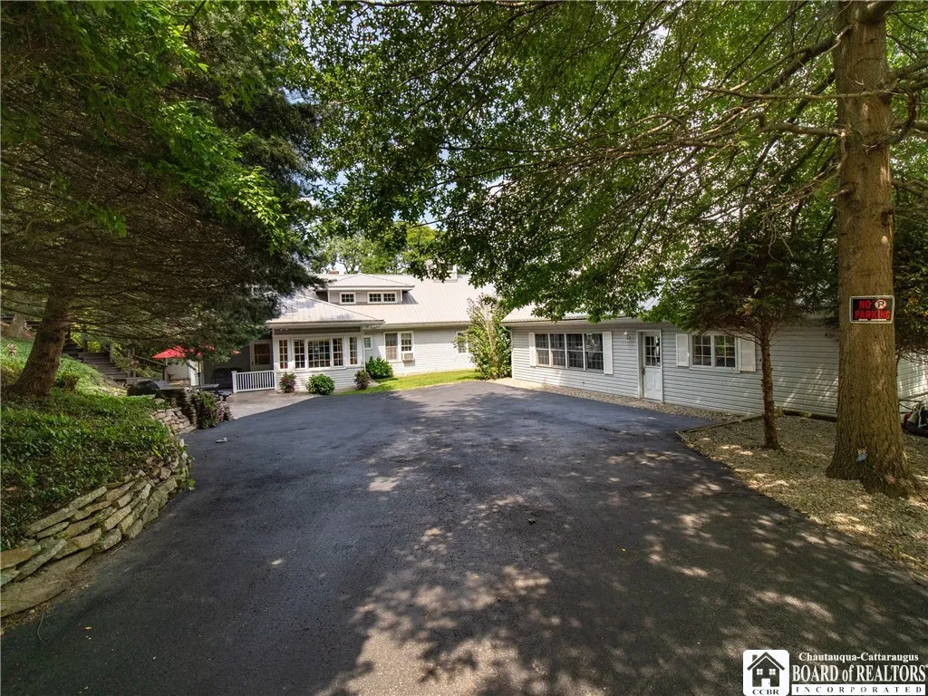 3272 Chautauqua Avenue, North Harmony, New York 14, North Harmony, New York 14710, 7 Bedrooms Bedrooms, 12 Rooms Rooms,3 BathroomsBathrooms,Residential,For Sale,3272 Chautauqua Avenue, North Harmony, New York 14,R1633007
