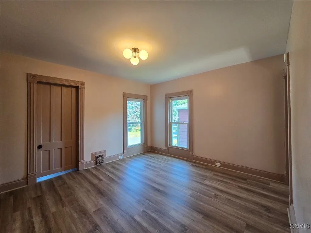 Living Room (apt. 2)