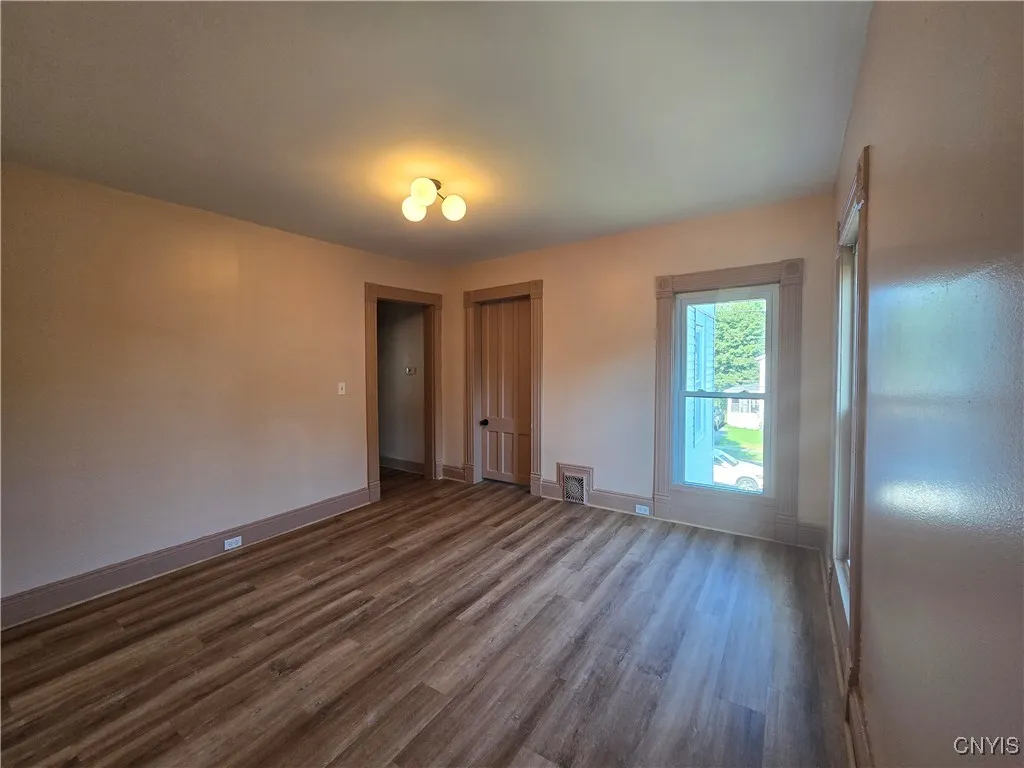 Living Room (apt. 2)