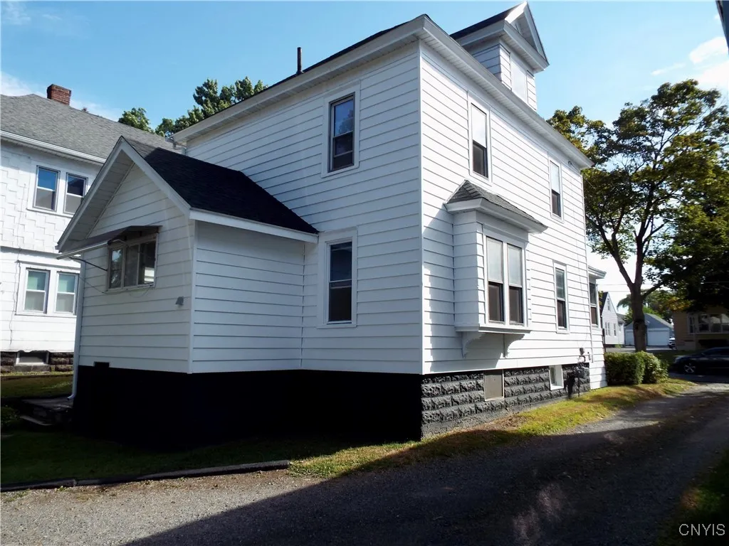 415 Highland Avenue, Dewitt, New York 13057, De Witt, New York 13057, 3 Bedrooms Bedrooms, 7 Rooms Rooms,1 BathroomBathrooms,Residential,For Sale,415 Highland Avenue, Dewitt, New York 13057,S1632895