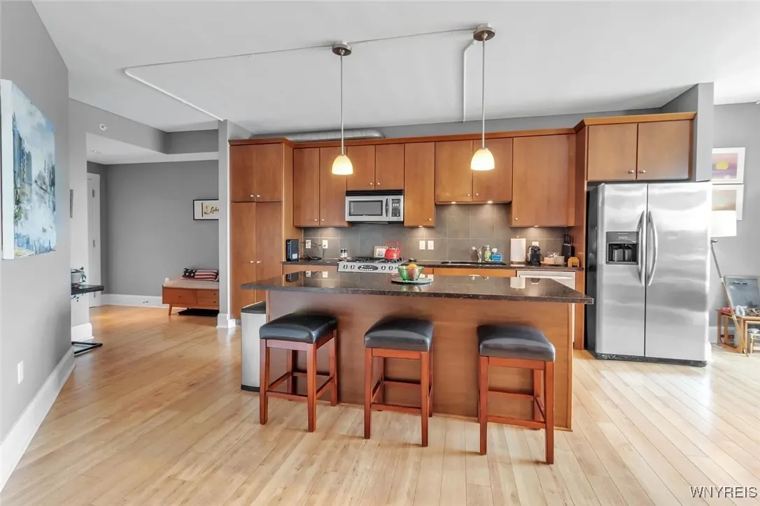 132 Lakefront Boulevard 105, Buffalo, New York 142, Buffalo, New York 14202, 2 Bedrooms Bedrooms, 7 Rooms Rooms,2 BathroomsBathrooms,Residential,For Sale,132 Lakefront Boulevard 105, Buffalo, New York 142,B1633032
