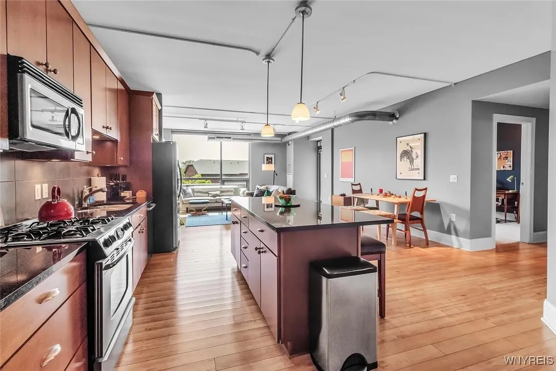 132 Lakefront Boulevard 105, Buffalo, New York 142, Buffalo, New York 14202, 2 Bedrooms Bedrooms, 7 Rooms Rooms,2 BathroomsBathrooms,Residential,For Sale,132 Lakefront Boulevard 105, Buffalo, New York 142,B1633032