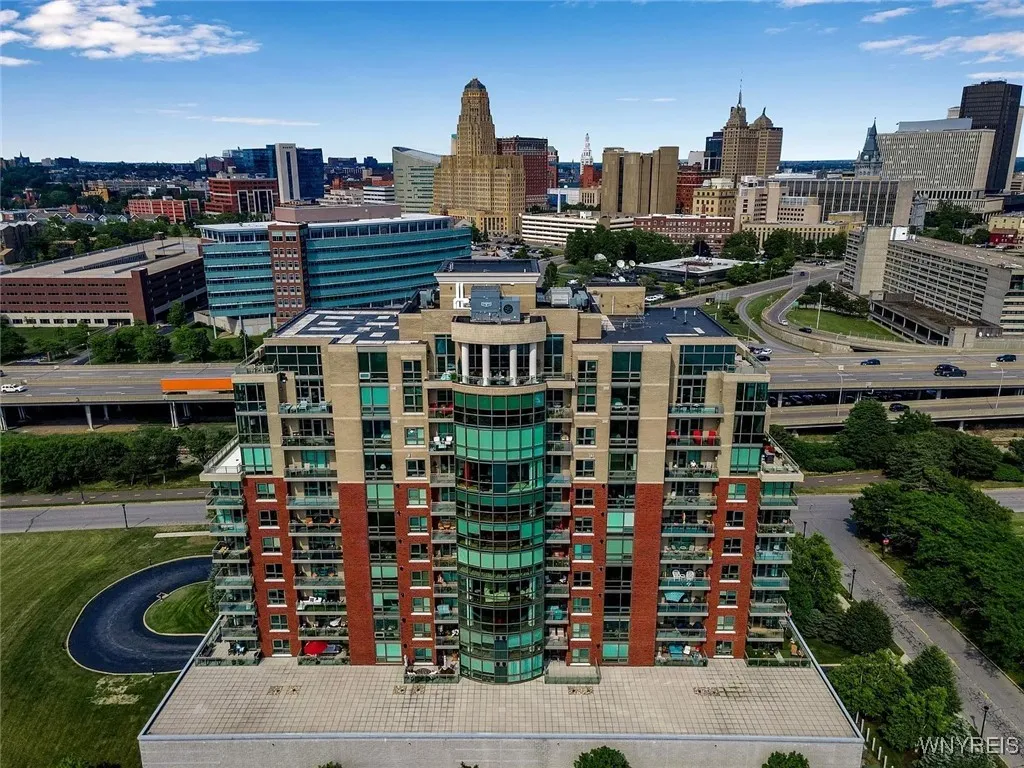 132 Lakefront Boulevard 105, Buffalo, New York 142, Buffalo, New York 14202, 2 Bedrooms Bedrooms, 7 Rooms Rooms,2 BathroomsBathrooms,Residential,For Sale,132 Lakefront Boulevard 105, Buffalo, New York 142,B1633032