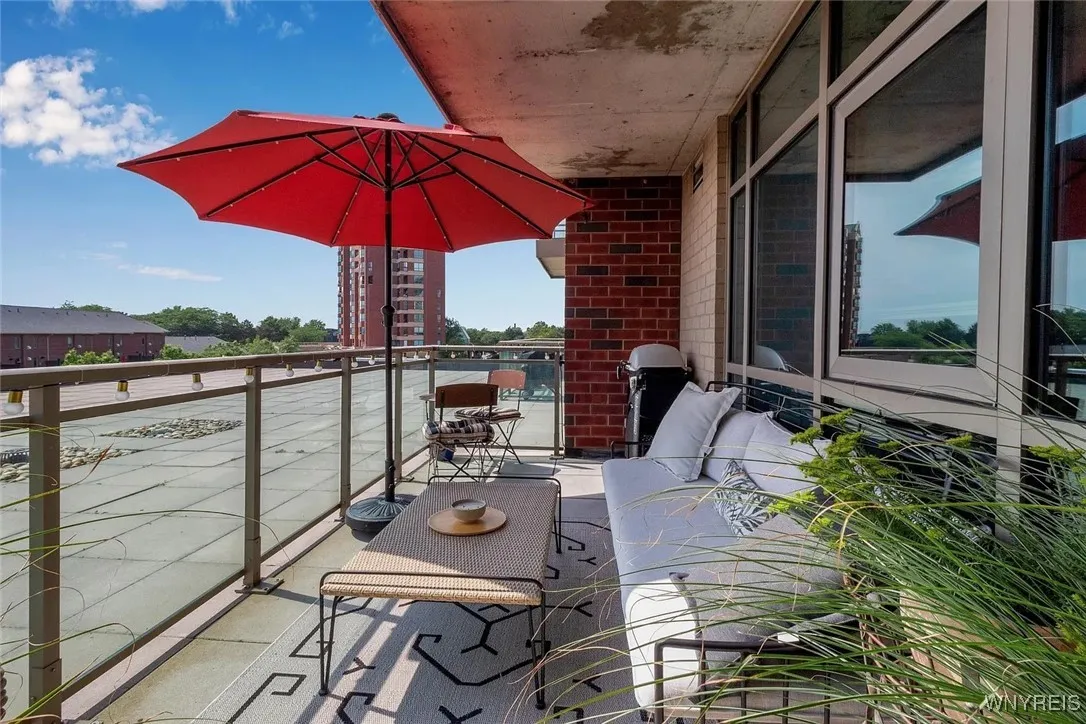 132 Lakefront Boulevard 105, Buffalo, New York 142, Buffalo, New York 14202, 2 Bedrooms Bedrooms, 7 Rooms Rooms,2 BathroomsBathrooms,Residential,For Sale,132 Lakefront Boulevard 105, Buffalo, New York 142,B1633032