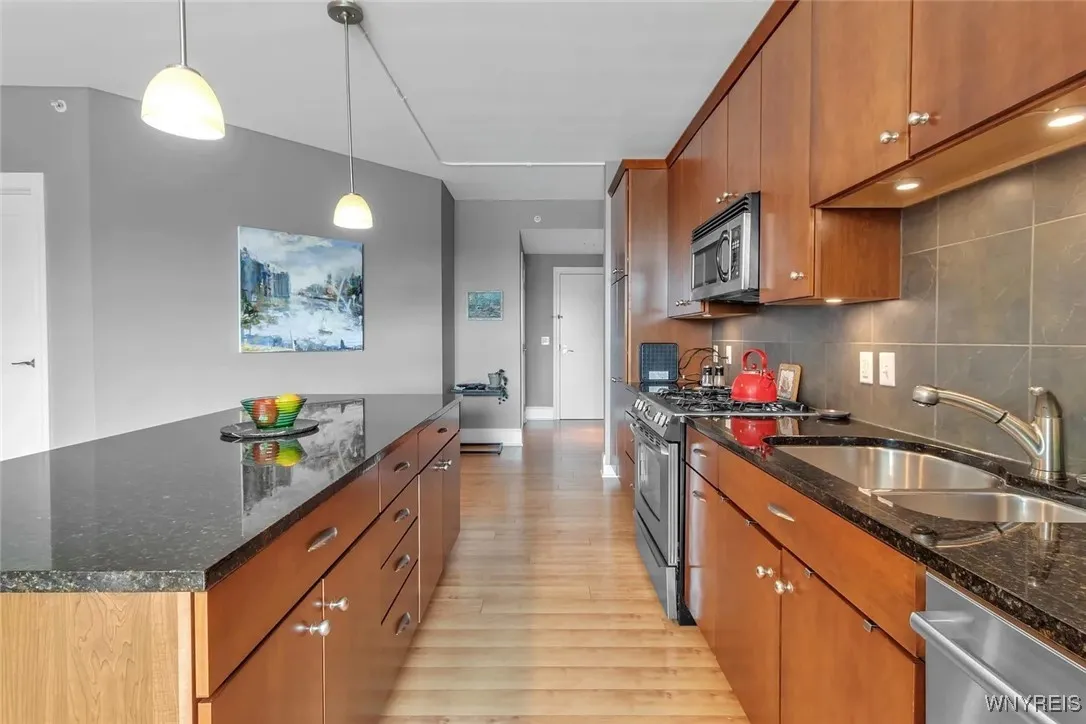 132 Lakefront Boulevard 105, Buffalo, New York 142, Buffalo, New York 14202, 2 Bedrooms Bedrooms, 7 Rooms Rooms,2 BathroomsBathrooms,Residential,For Sale,132 Lakefront Boulevard 105, Buffalo, New York 142,B1633032