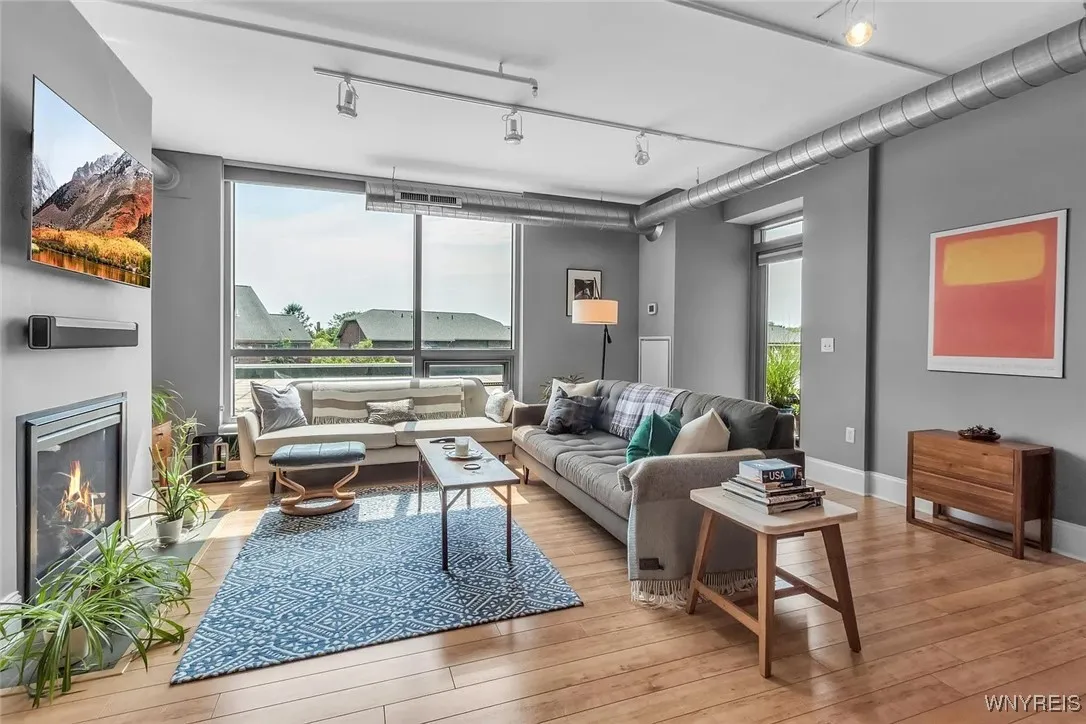 132 Lakefront Boulevard 105, Buffalo, New York 142, Buffalo, New York 14202, 2 Bedrooms Bedrooms, 7 Rooms Rooms,2 BathroomsBathrooms,Residential,For Sale,132 Lakefront Boulevard 105, Buffalo, New York 142,B1633032