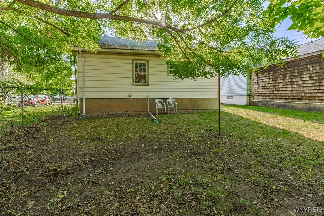 21 Hyde Park, Lockport City, New York 14094, Lockport City, New York 14094, 2 Bedrooms Bedrooms, 5 Rooms Rooms,1 BathroomBathrooms,Residential,For Sale,21 Hyde Park, Lockport City, New York 14094,B1632871