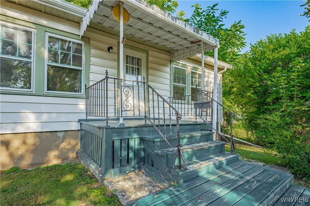 21 Hyde Park, Lockport City, New York 14094, Lockport City, New York 14094, 2 Bedrooms Bedrooms, 5 Rooms Rooms,1 BathroomBathrooms,Residential,For Sale,21 Hyde Park, Lockport City, New York 14094,B1632871