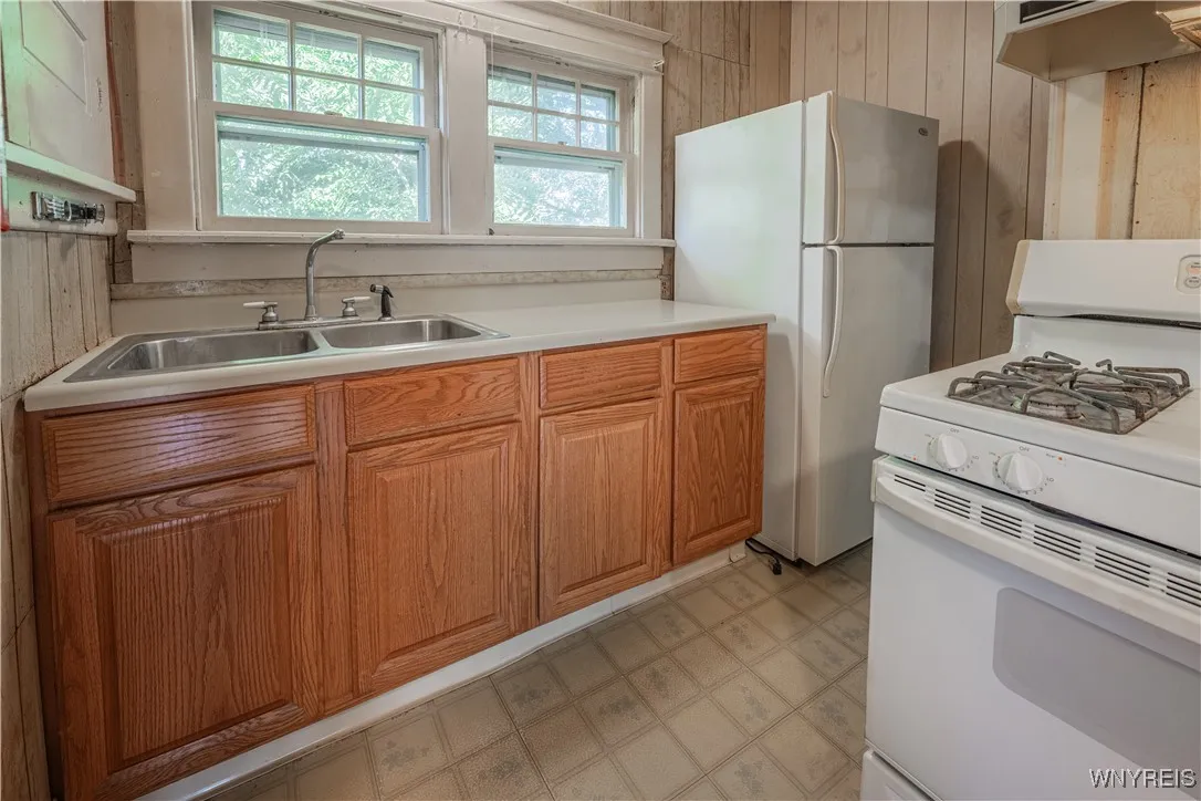 21 Hyde Park, Lockport City, New York 14094, Lockport City, New York 14094, 2 Bedrooms Bedrooms, 5 Rooms Rooms,1 BathroomBathrooms,Residential,For Sale,21 Hyde Park, Lockport City, New York 14094,B1632871
