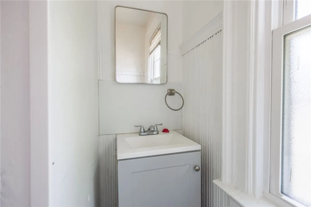 140 Weld St, Rochester, New York 14605, Rochester, New York 14605, 5 Bedrooms Bedrooms, ,3 BathroomsBathrooms,Residential,For Sale,140 Weld St, Rochester, New York 14605,R1632982