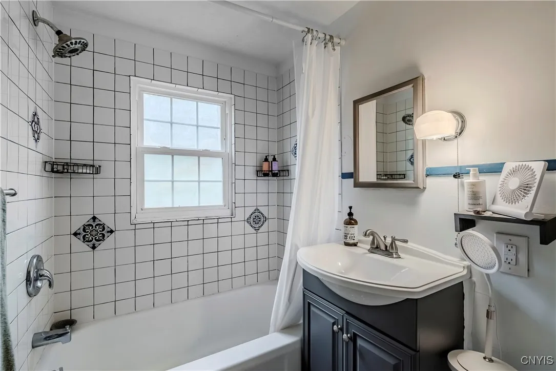 67 Merritt Place, New Hartford, New York 13413, New Hartford, New York 13413, 3 Bedrooms Bedrooms, 6 Rooms Rooms,1 BathroomBathrooms,Residential Lease,For Rent,67 Merritt Place, New Hartford, New York 13413,S1632879