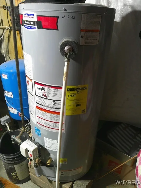 Hot water tank