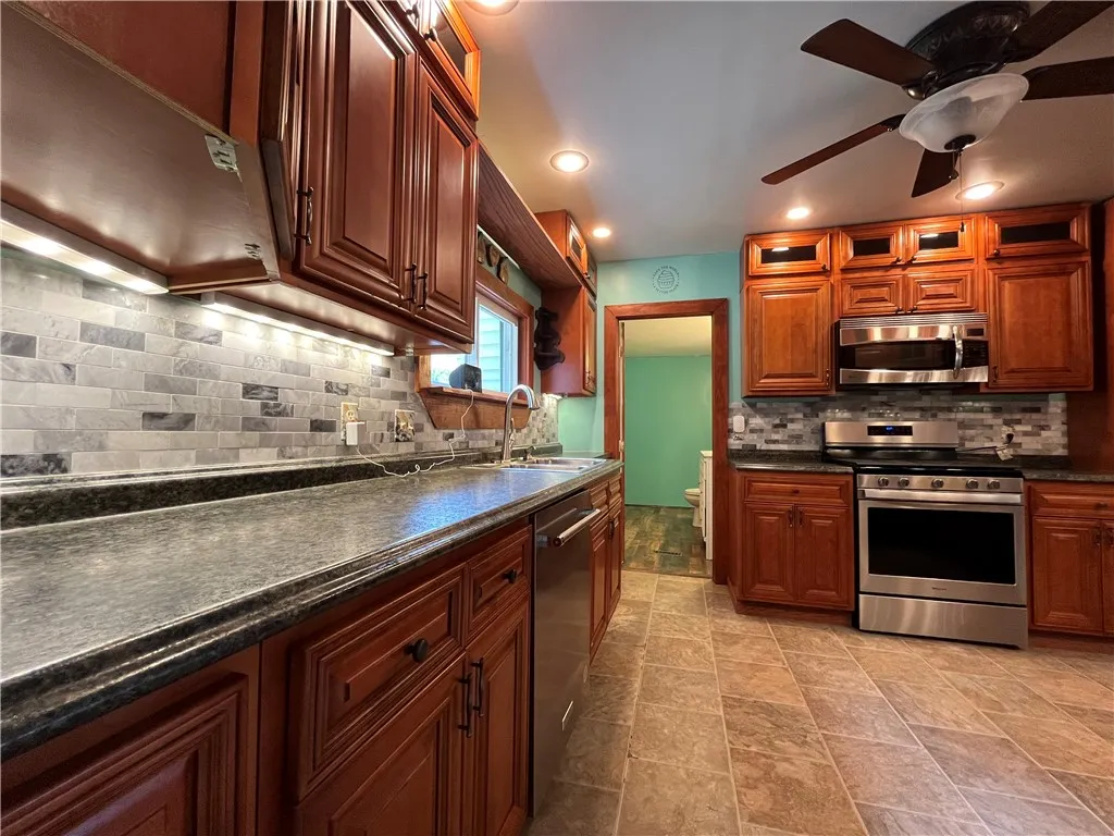 35 North Washington Avenue, Oxford, New York 13830, Oxford, New York 13830, 3 Bedrooms Bedrooms, 12 Rooms Rooms,2 BathroomsBathrooms,Residential,For Sale,35 North Washington Avenue, Oxford, New York 13830,R1633087
