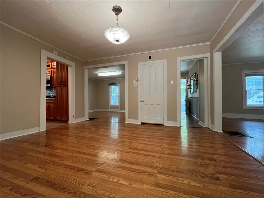 35 North Washington Avenue, Oxford, New York 13830, Oxford, New York 13830, 3 Bedrooms Bedrooms, 12 Rooms Rooms,2 BathroomsBathrooms,Residential,For Sale,35 North Washington Avenue, Oxford, New York 13830,R1633087