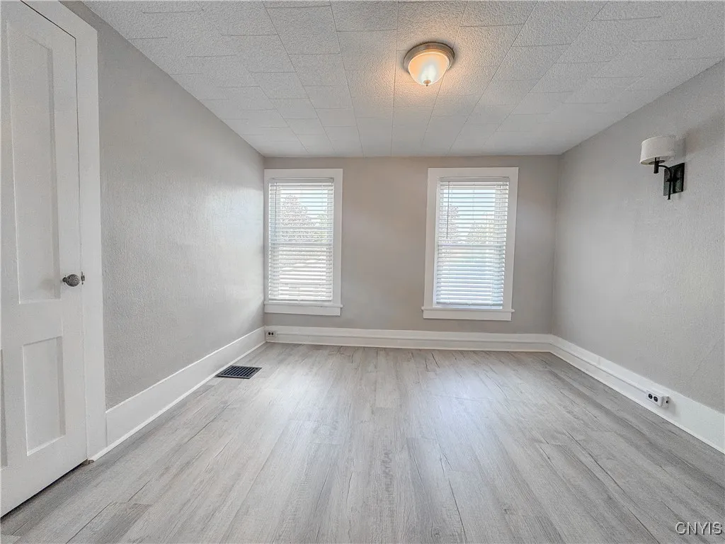 77 Standart, Auburn, New York 13021, Auburn, New York 13021, 3 Bedrooms Bedrooms, 6 Rooms Rooms,1 BathroomBathrooms,Residential Lease,For Rent,77 Standart, Auburn, New York 13021,S1633102
