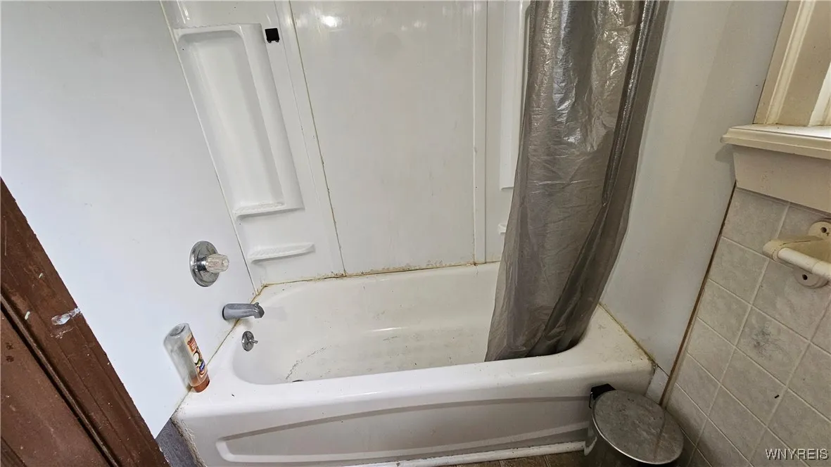 204 Herman Street, Buffalo, New York 14211, Buffalo, New York 14211, 2 Bedrooms Bedrooms, 5 Rooms Rooms,1 BathroomBathrooms,Residential,For Sale,204 Herman Street, Buffalo, New York 14211,B1627001