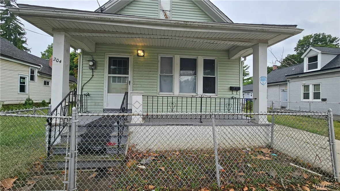 204 Herman Street, Buffalo, New York 14211, Buffalo, New York 14211, 2 Bedrooms Bedrooms, 5 Rooms Rooms,1 BathroomBathrooms,Residential,For Sale,204 Herman Street, Buffalo, New York 14211,B1627001