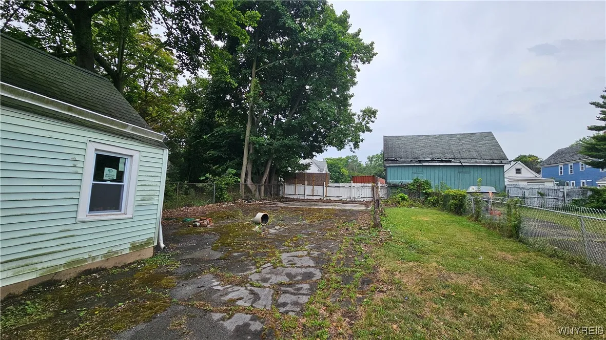 204 Herman Street, Buffalo, New York 14211, Buffalo, New York 14211, 2 Bedrooms Bedrooms, 5 Rooms Rooms,1 BathroomBathrooms,Residential,For Sale,204 Herman Street, Buffalo, New York 14211,B1627001