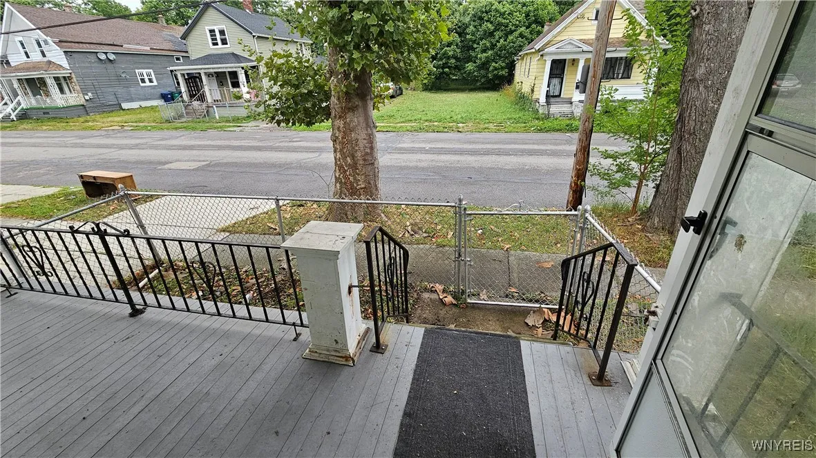 204 Herman Street, Buffalo, New York 14211, Buffalo, New York 14211, 2 Bedrooms Bedrooms, 5 Rooms Rooms,1 BathroomBathrooms,Residential,For Sale,204 Herman Street, Buffalo, New York 14211,B1627001
