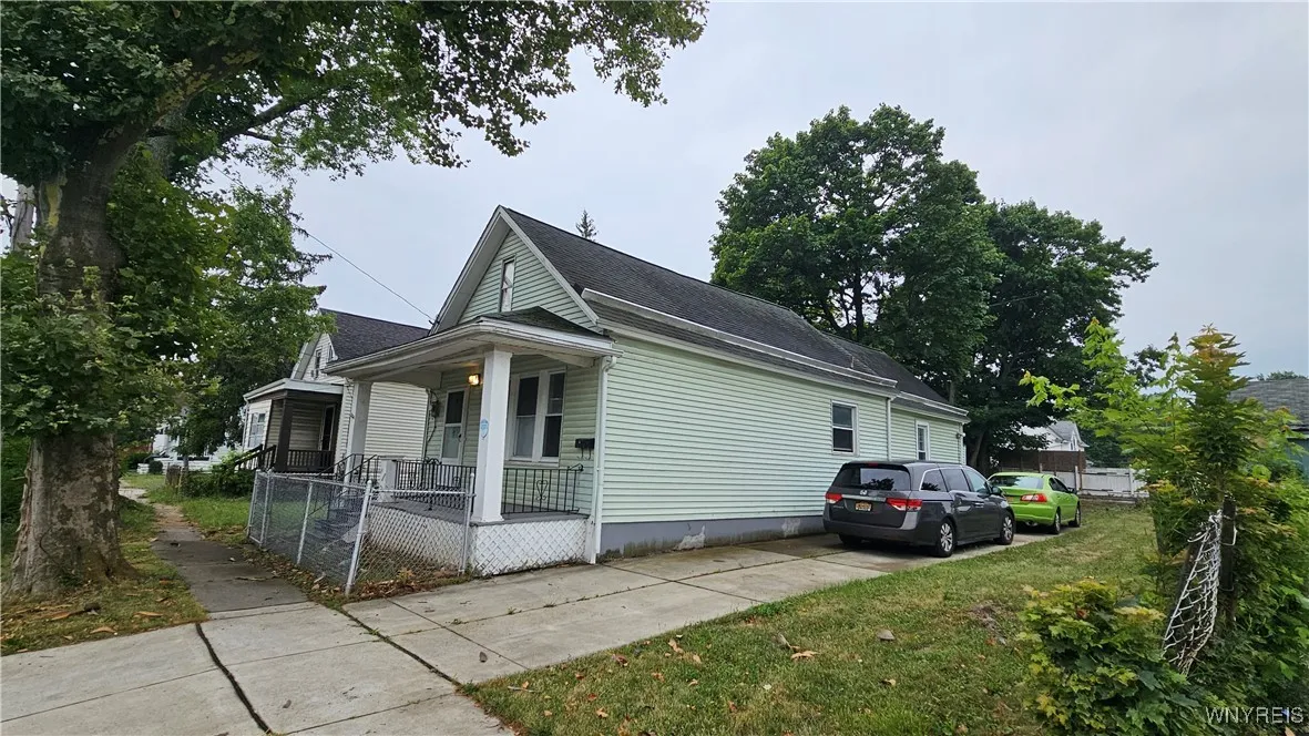 204 Herman Street, Buffalo, New York 14211, Buffalo, New York 14211, 2 Bedrooms Bedrooms, 5 Rooms Rooms,1 BathroomBathrooms,Residential,For Sale,204 Herman Street, Buffalo, New York 14211,B1627001