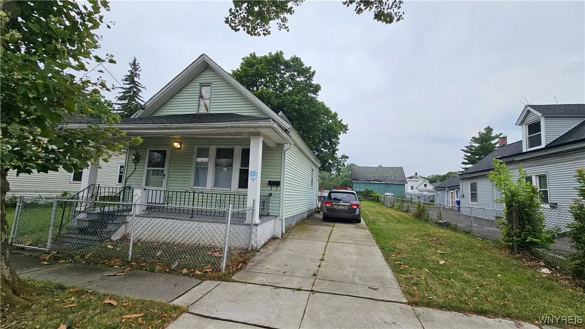 204 Herman Street, Buffalo, New York 14211, Buffalo, New York 14211, 2 Bedrooms Bedrooms, 5 Rooms Rooms,1 BathroomBathrooms,Residential,For Sale,204 Herman Street, Buffalo, New York 14211,B1627001