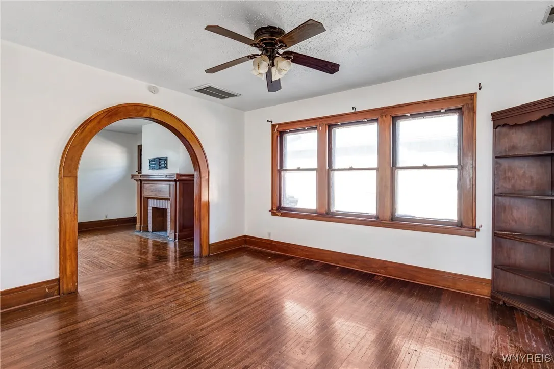 71 East Morris Avenue S, Buffalo, New York 14214, Buffalo, New York 14214, 4 Bedrooms Bedrooms, ,2 BathroomsBathrooms,Residential,For Sale,71 East Morris Avenue S, Buffalo, New York 14214,B1633098