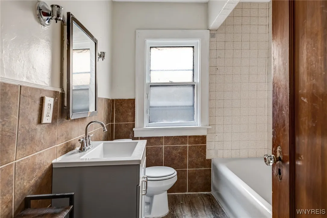 71 East Morris Avenue S, Buffalo, New York 14214, Buffalo, New York 14214, 4 Bedrooms Bedrooms, ,2 BathroomsBathrooms,Residential,For Sale,71 East Morris Avenue S, Buffalo, New York 14214,B1633098