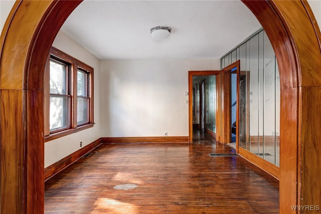 71 East Morris Avenue S, Buffalo, New York 14214, Buffalo, New York 14214, 4 Bedrooms Bedrooms, ,2 BathroomsBathrooms,Residential,For Sale,71 East Morris Avenue S, Buffalo, New York 14214,B1633098