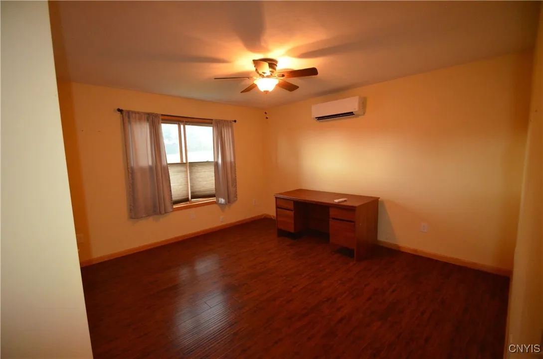 bedroom/office