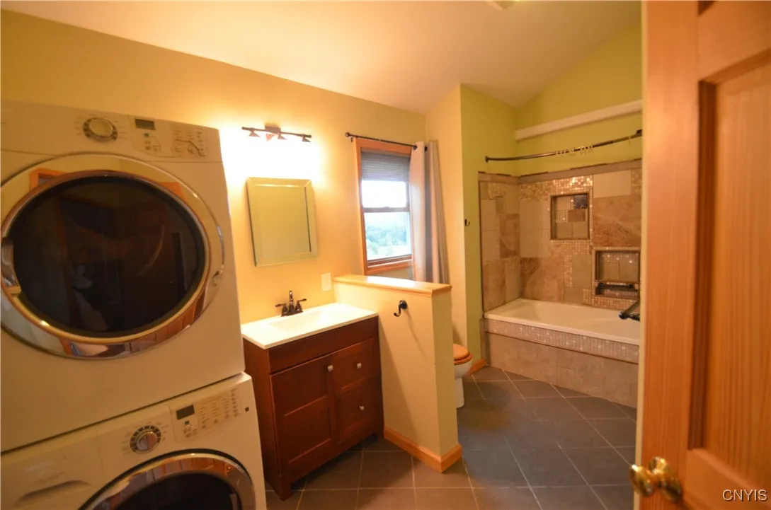 laundry and master bth