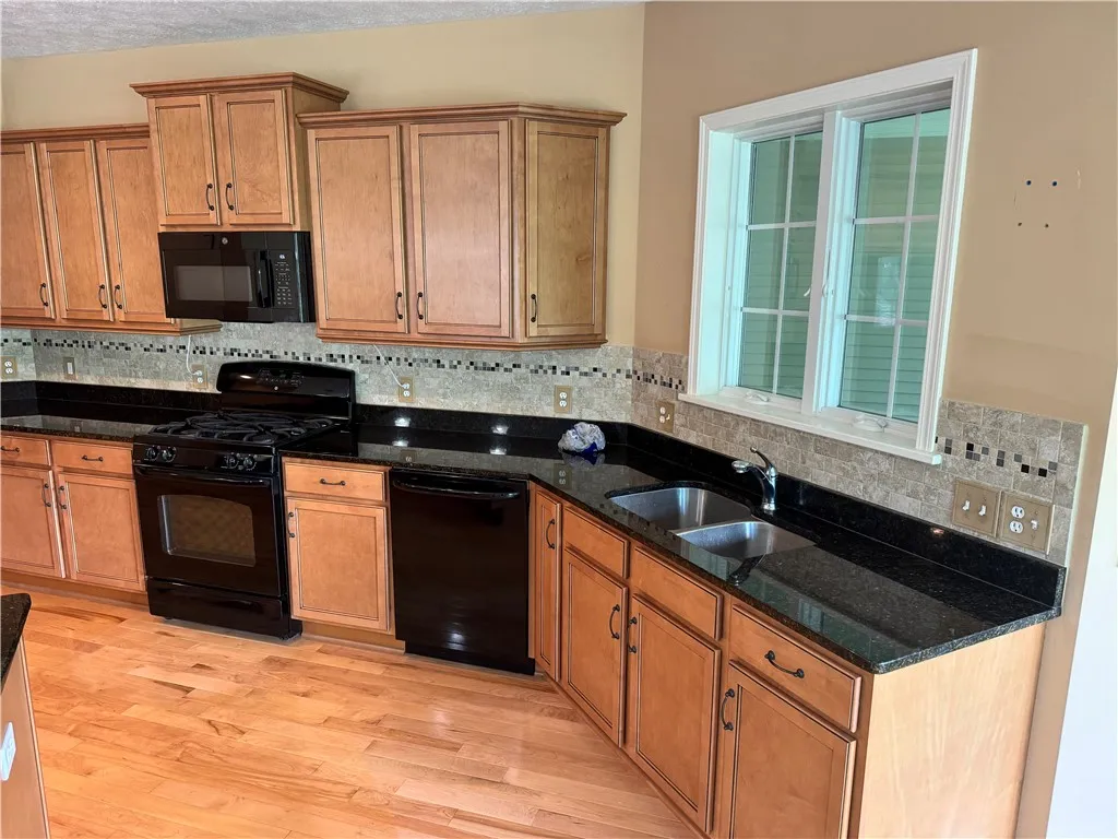 1100 Yorkshire Way, Victor, New York 14564, Victor, New York 14564, 3 Bedrooms Bedrooms, 7 Rooms Rooms,3 BathroomsBathrooms,Residential,For Sale,1100 Yorkshire Way, Victor, New York 14564,R1633045