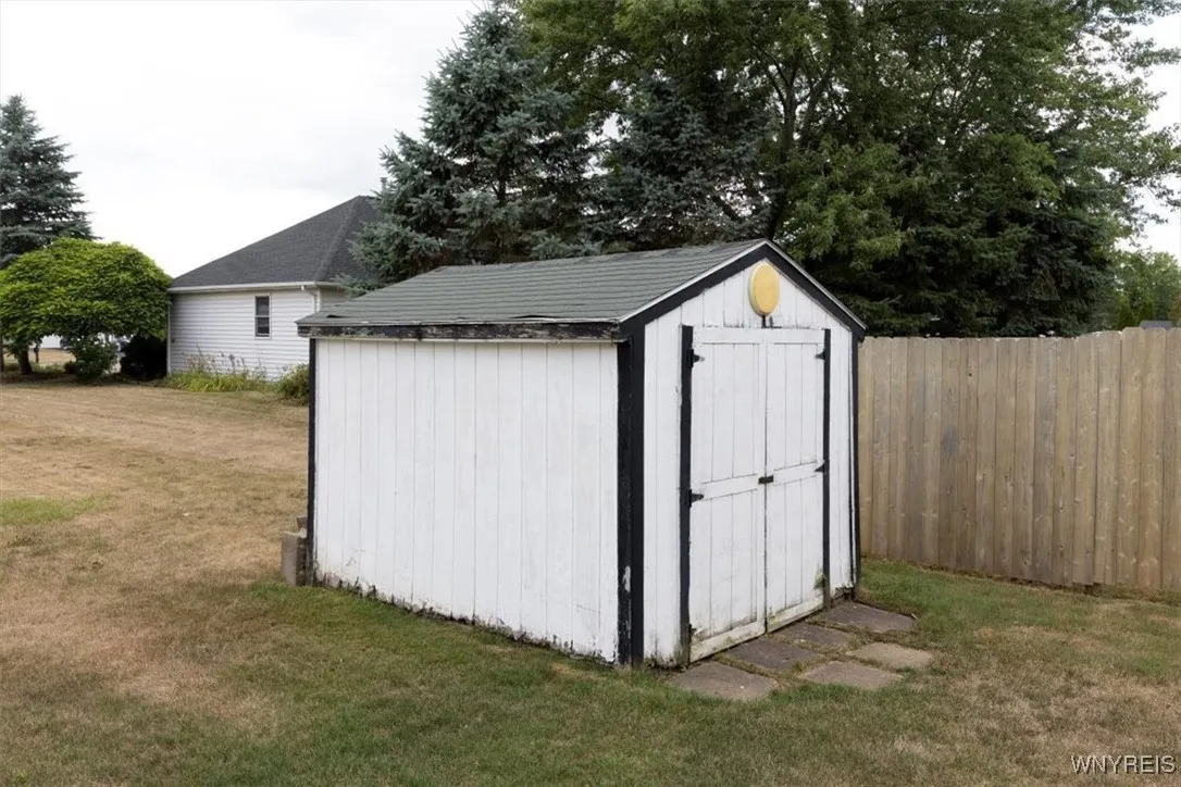 7458 Lincoln Avenue Extension, Lockport Town, New, Lockport Town, New York 14094, 3 Bedrooms Bedrooms, 6 Rooms Rooms,2 BathroomsBathrooms,Residential,For Sale,7458 Lincoln Avenue Extension, Lockport Town, New ,B1633110