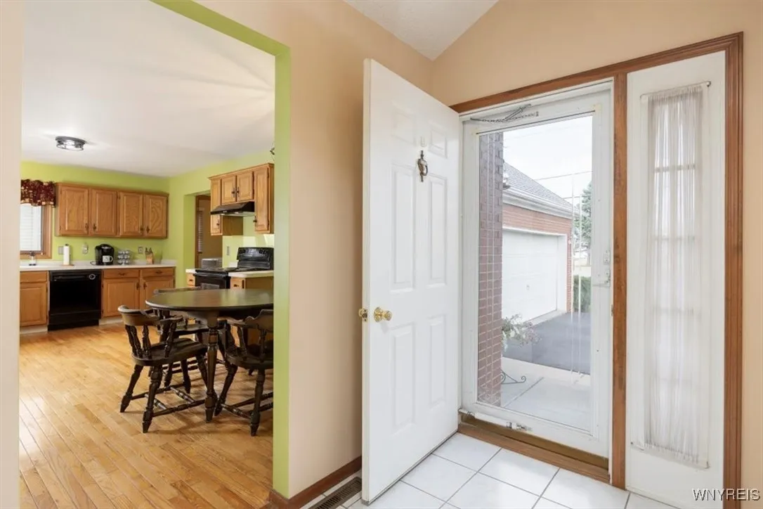 7458 Lincoln Avenue Extension, Lockport Town, New, Lockport Town, New York 14094, 3 Bedrooms Bedrooms, 6 Rooms Rooms,2 BathroomsBathrooms,Residential,For Sale,7458 Lincoln Avenue Extension, Lockport Town, New ,B1633110