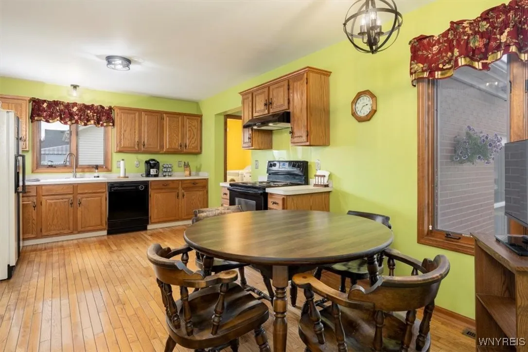 7458 Lincoln Avenue Extension, Lockport Town, New, Lockport Town, New York 14094, 3 Bedrooms Bedrooms, 6 Rooms Rooms,2 BathroomsBathrooms,Residential,For Sale,7458 Lincoln Avenue Extension, Lockport Town, New ,B1633110