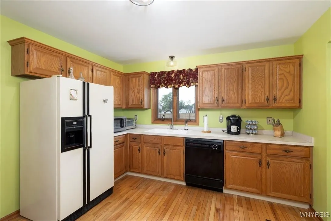 7458 Lincoln Avenue Extension, Lockport Town, New, Lockport Town, New York 14094, 3 Bedrooms Bedrooms, 6 Rooms Rooms,2 BathroomsBathrooms,Residential,For Sale,7458 Lincoln Avenue Extension, Lockport Town, New ,B1633110