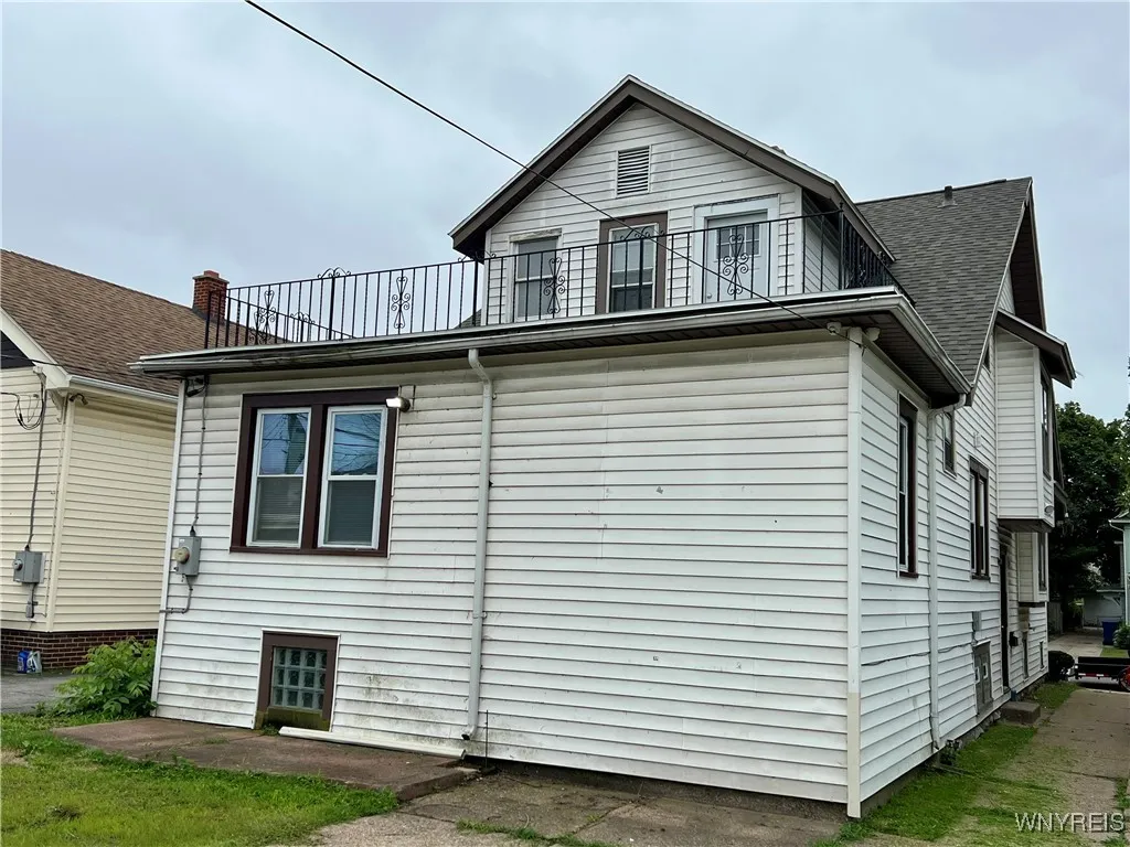 204 Winspear Avenue, Buffalo, New York 14215, Buffalo, New York 14215, 8 Bedrooms Bedrooms, 11 Rooms Rooms,3 BathroomsBathrooms,Residential,For Sale,204 Winspear Avenue, Buffalo, New York 14215,B1632096
