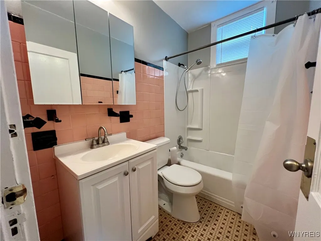 204 Winspear Avenue, Buffalo, New York 14215, Buffalo, New York 14215, 8 Bedrooms Bedrooms, 11 Rooms Rooms,3 BathroomsBathrooms,Residential,For Sale,204 Winspear Avenue, Buffalo, New York 14215,B1632096